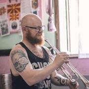 Bilde av Jan-Erik som spiller trompet